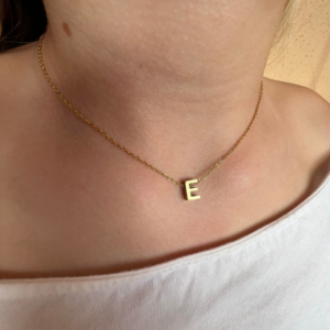 COLLAR INICIALES PEQUEÑAS